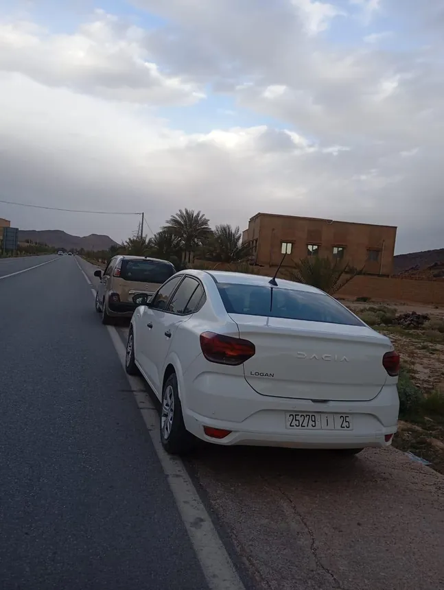 Dacia Logan sur la route du Tafilalet