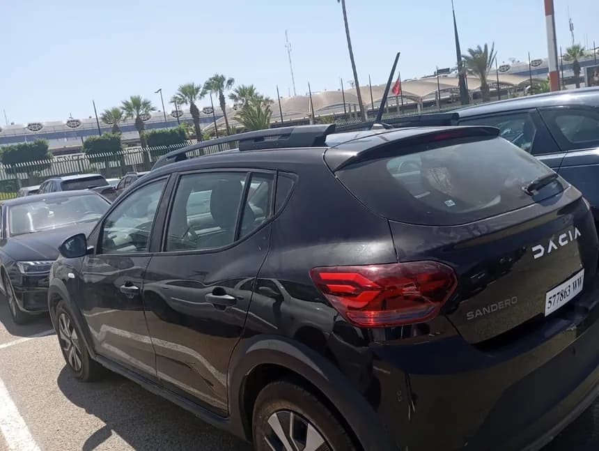 Dacia Sandero préparée pour une livraison